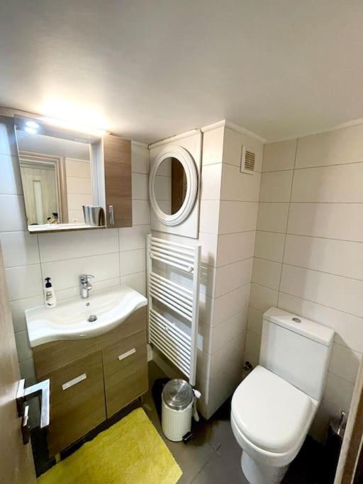 Апартаменты 20' From The Airport,20' From The Center Of Афины Экстерьер фото